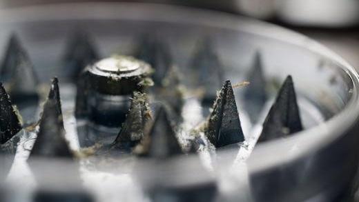 How to Clean a Grinder | 420 Science