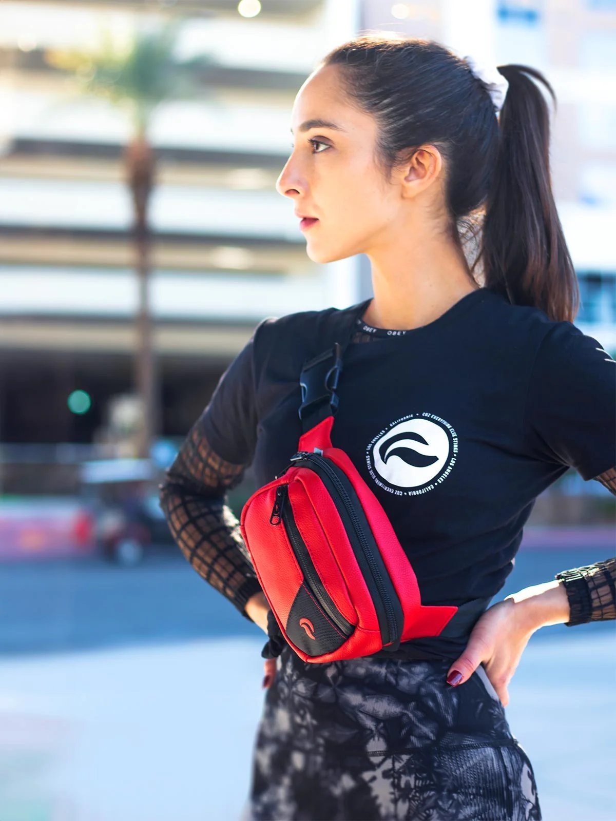 skunk-smell-proof-crossbody-