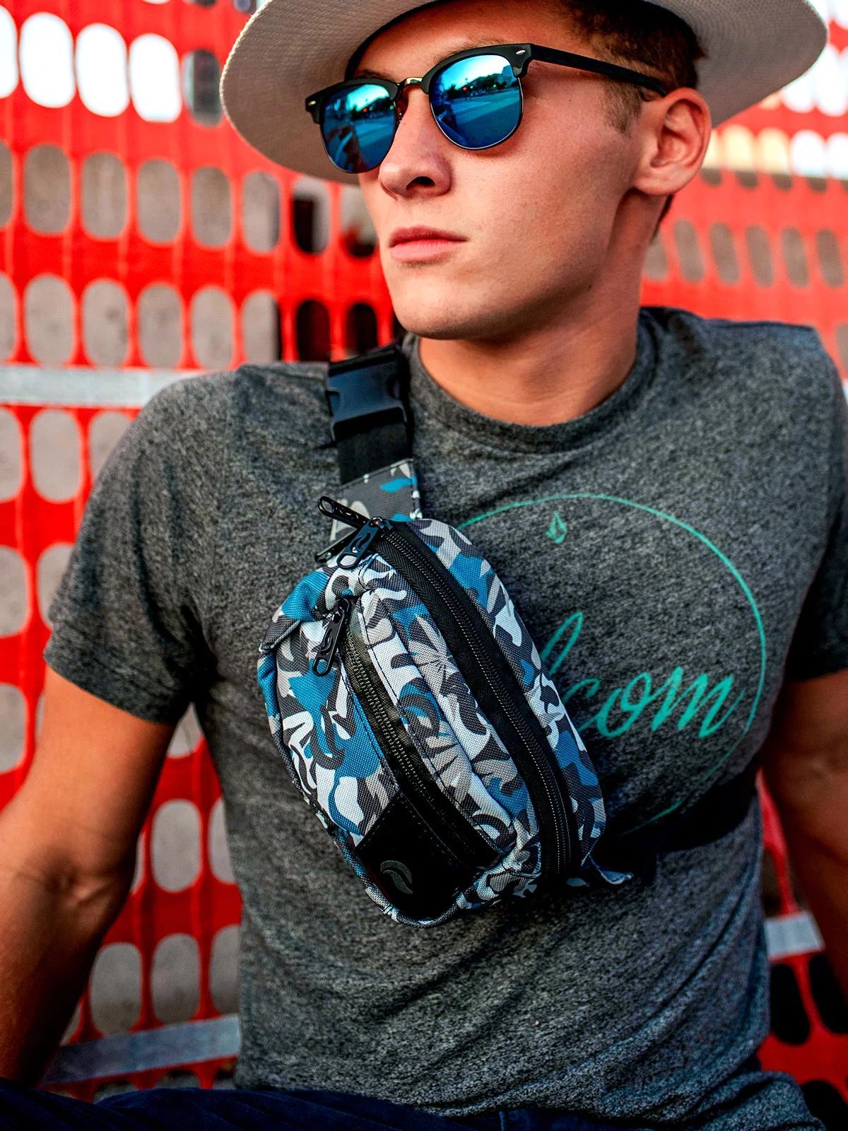 skunk-smell-proof-crossbody-